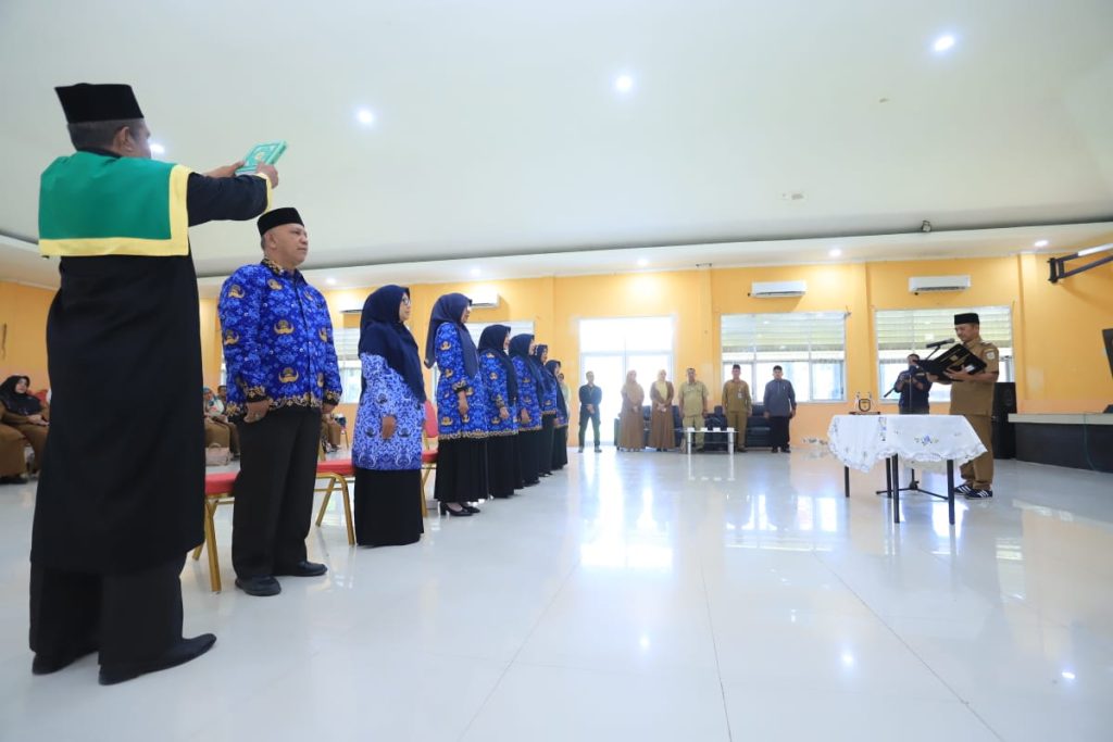 Pj Wali Kota Banda Aceh Lantik 7 Kepala Sekolah Dasar