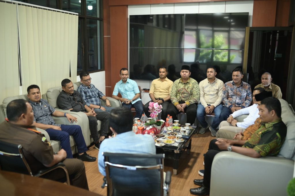 Jalin Silaturahmi Pimpinan DPRK Sambangi Kajari Banda Aceh