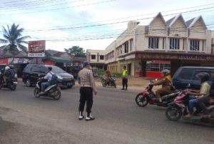 Polsek Samudera pengamanan Arus Lalin pada giat Strong Point Pagi