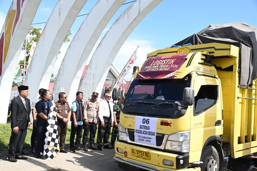 Pj Bupati Iswanto Bersama Forkopimda Aceh Besar Lepas Logistik Pilkada Tahun 2024