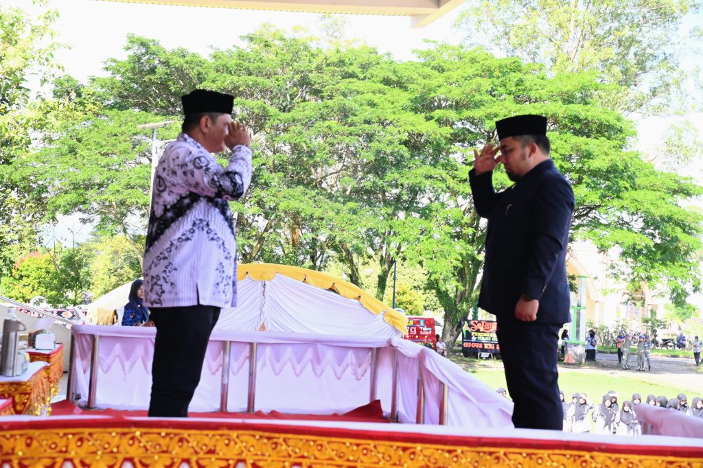 Pj Bupati Aceh Besar Irup Peringatan HGN dan HUT Ke-79 PGRI serta HUT KORPRI ke-53 