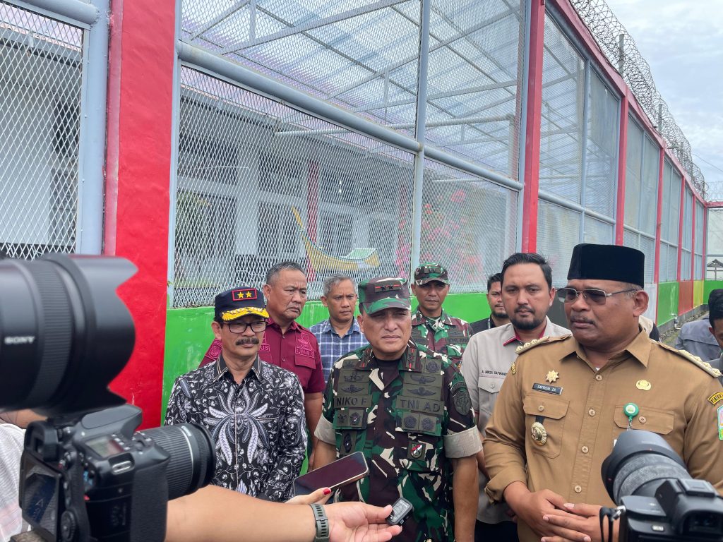 Jumlah DPT 493 Orang : Kakanwil Meurah Budiman Dampingi Pj. Gubernur Aceh Tinjau Pencoblosan di TPS Lapas Banda Aceh