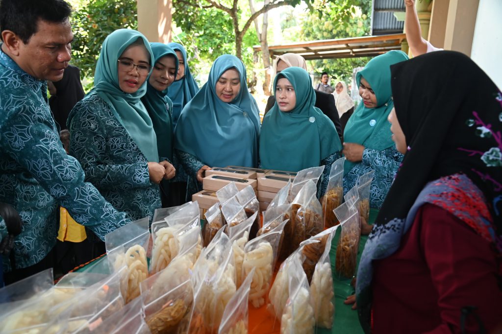 Gampong Reuhat Tuha Dinilai Tim Propinsi pada Lomba Gelari Pelangi se-Aceh