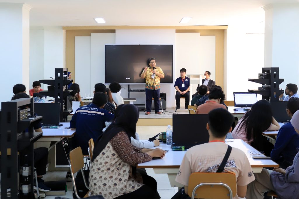 Mahasiswa Internasional Belajar Bangun Infrastruktur Internet di USK