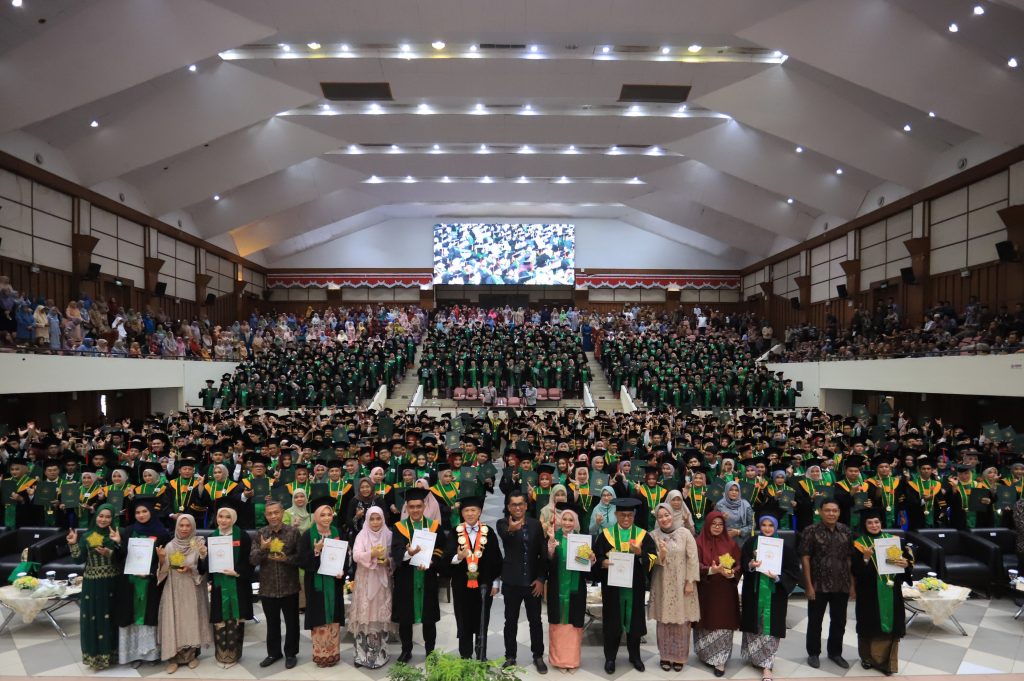 875 Wisudawan USK Lulus dengan Predikat Cumlaude