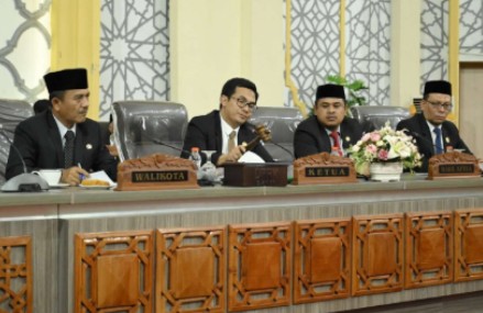 DPRK Banda Aceh Gelar Paripurna Penyerahan Raqan APBK 2025