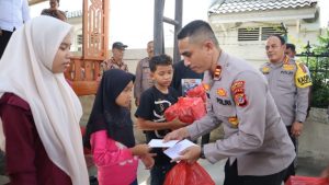 Peringati Maulid, Kapolsek Banda Raya Santuni Anak Yatim