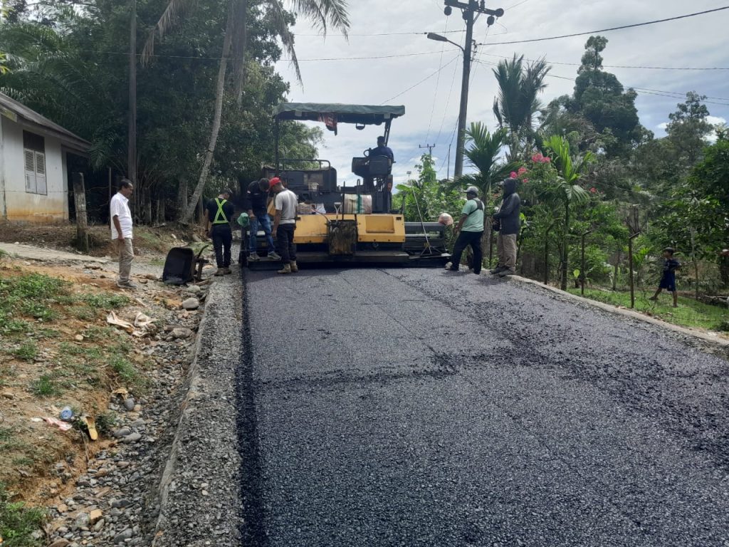 PUPR Lakukan Pengaspalan Jalan Seunebok-Alue Kuyun, Anggaran Rp 5,3 Miliar