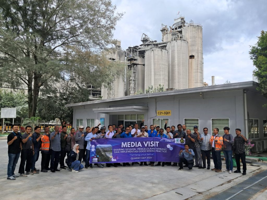 Solusi Bangun Andalas Ajak Jurnalis Tinjau Praktik Pertambangan yang Baik dan Program Pemberdayaan Masyarakat di Pabrik Lhoknga