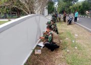Pemkab Aceh Besar dan Prajurit Kodim 0101/KBA Kembali Cat Pagar Kuburan Massal Siron