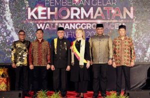Pj Gubernur Safrizal Hadiri Kegiatan Pemberian Gelar Kehormatan Wali Nanggroe Aceh