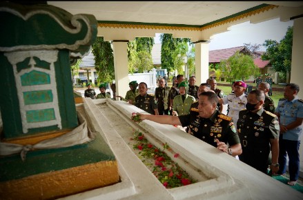 Pangdam Iskandar Muda Pimpin Ziarah di Makam Sultan Iskandar Muda dalam Rangka HUT ke-68 Kodam IM
