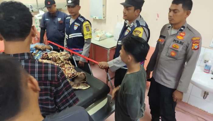 Penjual Gorengan Ditemukan Meninggal Dunia, Polisi Bantu Evakuasi ke Rumah Sakit