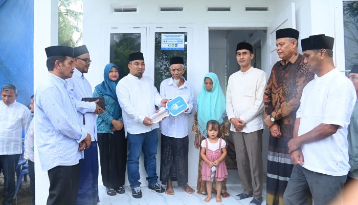 Pj Bupati Iswanto Serahkan Rumah Bantuan Islamic Relief di Aceh Besar