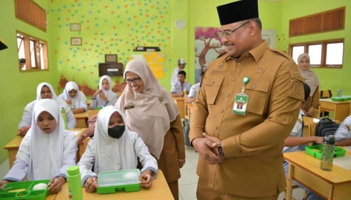 Pj Gubernur cek MBG di SMP dan SMA di Banda Aceh