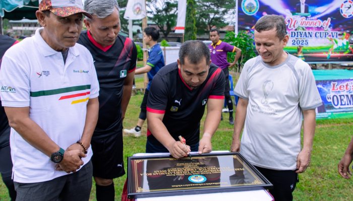 Muhammad Iswanto Resmikan Talud Lapangan Sepakbola