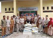 Wujud Nyata Sukseskan Program Ketahanan Pangan, Kapolres Aceh Besar Serahkan Pupuk Dan Bibit Jagung