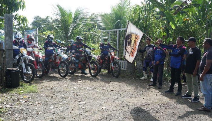 Wakil Ketua DPRK Aceh Besar Angkat Bendera Start Aceh Dirt Bike Reunion Adventure Nusantara 