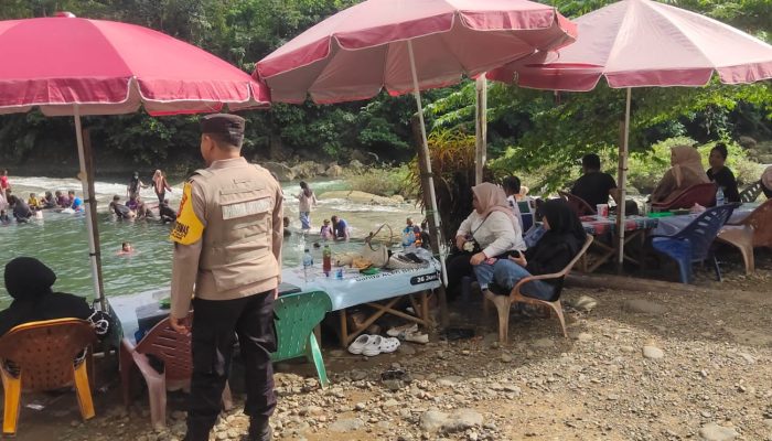 Polisi Patroli dan Beri Himbauan Kepada Pengunjung Tempat Wisata Brayeun
