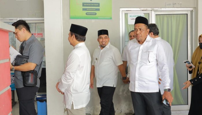Pj Bupati Aceh Besar Dampingi Pj Gubernur Tinjau Layanan Kesehatan Gratis dan Percepatan Penurunan Stunting