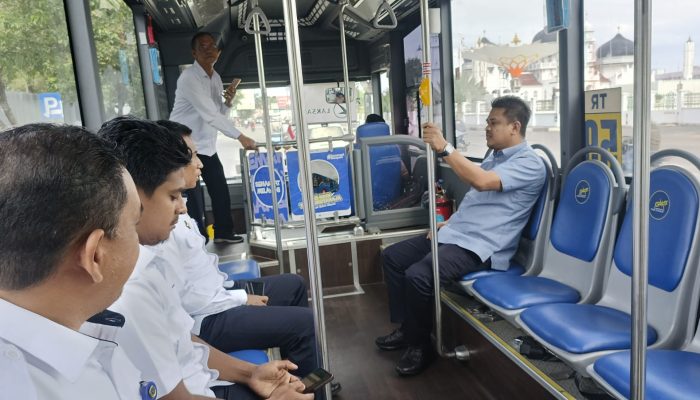 Transkutaraja Layani Rute Lampaseh – Lambung, Wakil Ketua DPRK Daniel Abdul Wahab Jadi Penumpang Perdana
