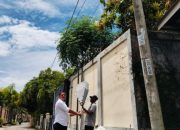 Anggota DPRK Banda Aceh, Faisal Ridha Bantu Pemasangan Lampu Jalan di Lamteumen Timur