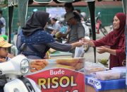 Puasa Perdana, Masyarakat Serbu Lapak Takjil di Pasar Ketapang 