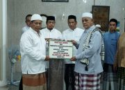 Pemkab Aceh Besar Serahkan 150 Sak Semen untuk Masjid Al Ittihadiyah Seulimuem