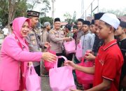 Wujud Kepedulian Di Bulan Ramadhan, Kapolres Aceh Besar Berbagi Takjil Di Pesantren Al-Fauzul Kabir