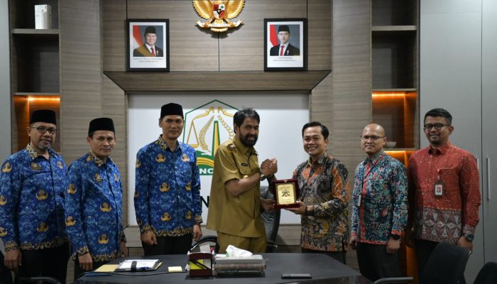 Gubernur Terima Kunjungan Silaturahmi Kepala OJK Aceh