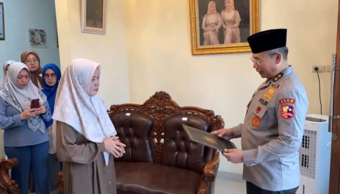 Kapolri Berikan Penghargaan Rekpro Bintara ke Daffa, Sepupu Almarhum Briptu Ghalib