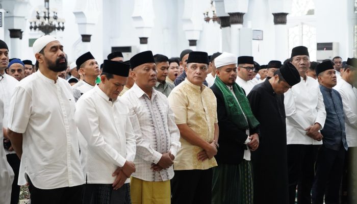 Pangdam IM dan Forkopimda Aceh laksanakan Sholat Idul Fitri 1446 H di Masjid Raya Baiturrahman
