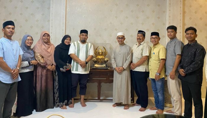 Kakwarcab Pramuka Aceh Besar Terima Piala Juara Umum MTR ke-24