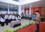 Bupati Aceh Besar Lantik 6 Kepsek dan Serahkan SK Perpanjangan 356 Formasi Guru PPPK