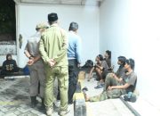 Satpol PP dan WH Aceh Besar Bersama Polsek Peukan Bada Tertibkan 8 Gepeng Bermotor