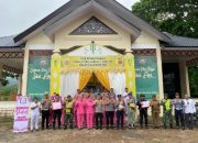 Kapolres Aceh Besar Bersama Ketua Bhayangkari Kunjungi Pos Pam Dan Pos Yan Ops Ketupat Seulawah 2025 Serta Berikan Bingkisan