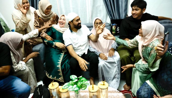 Gubernur dan Istri Bersilaturahmi di Kampung Halaman, Disambut Antusias Warga