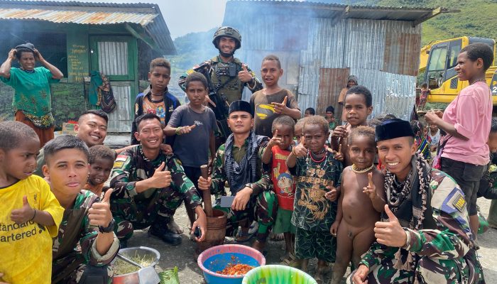 Momen Rayakan Idul Fitri Satgas Pamtas RI-PNG Yonif 112/DJ di Daerah Penugasan