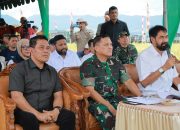 Syech Muharram Dampingi Gubernur Aceh Panen Raya Serentak Nasional di Gampong Lam Carak Seulimeum