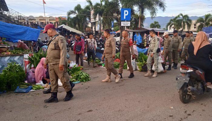 Pastikan Situasi Aman Pasca Lebaran, Satpol PP dan WH Aceh Besar Siaga di Pasar Induk Lambaro