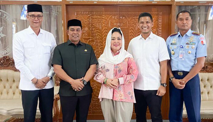Bupati Aceh Besar Antar Keberangkatan Ketua Komisi IV DPR RI di Bandara SIM