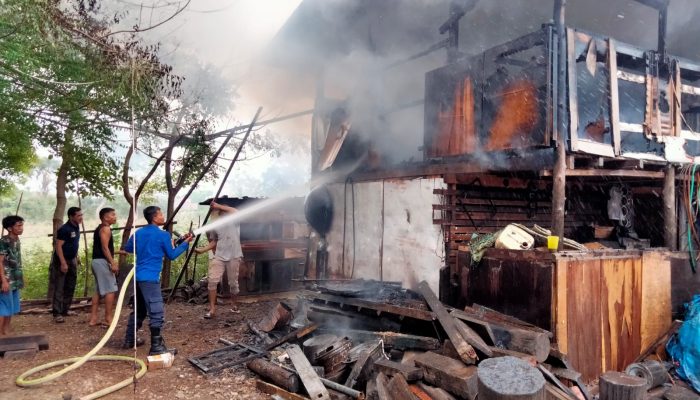 Bengkel Mobil di Kajhu Ludes Terbakar, BPBD Aceh Besar Kerahkan Dua Armada Damkar 