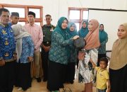 Ketua TP-PKK Aceh Besar Salurkan Bantuan untuk Anak Asuh Stunting di Kecamatan Kuta Cot Glie