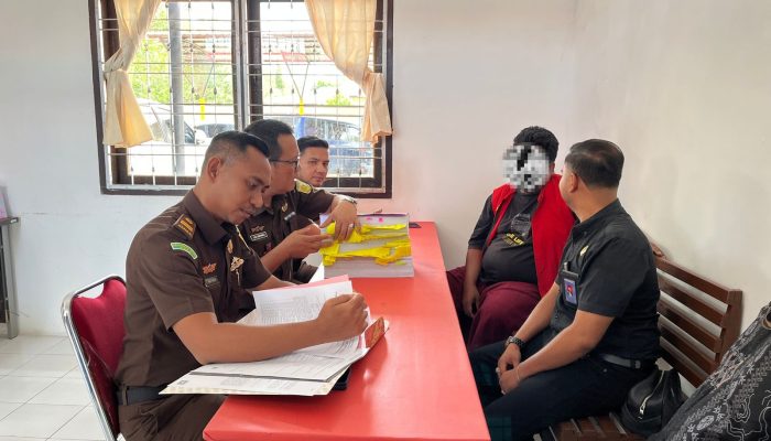 Tersangka Korupsi Dana SPP PNPM Diserahkan ke Kejari Aceh Besar, Negara Rugi Rp1,6 Miliar