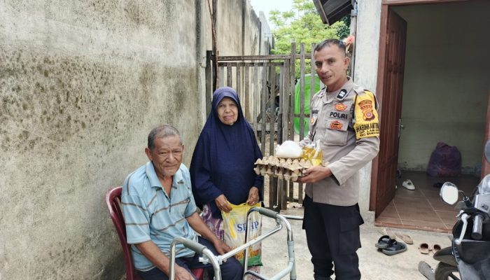 Warga Gampong Geuceu Komplek Terima Bantuan Berkah Seribee Bermanfaat Polsek Banda Raya