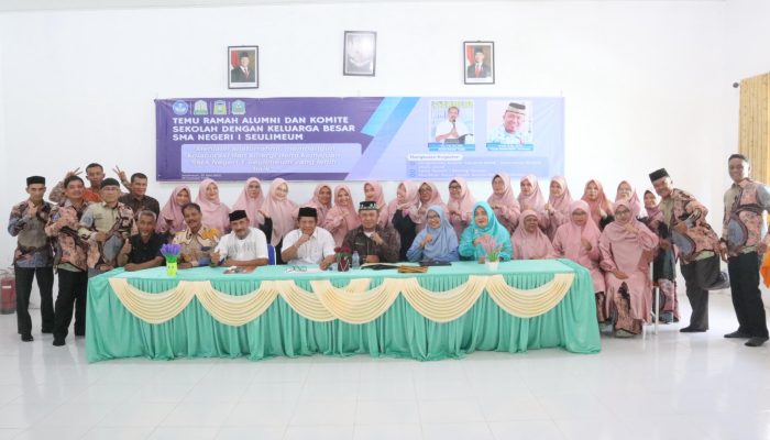 Plt Sekda Aceh Besar Bahrul Jamil Kunjungi SMAN 1 Seulimeum