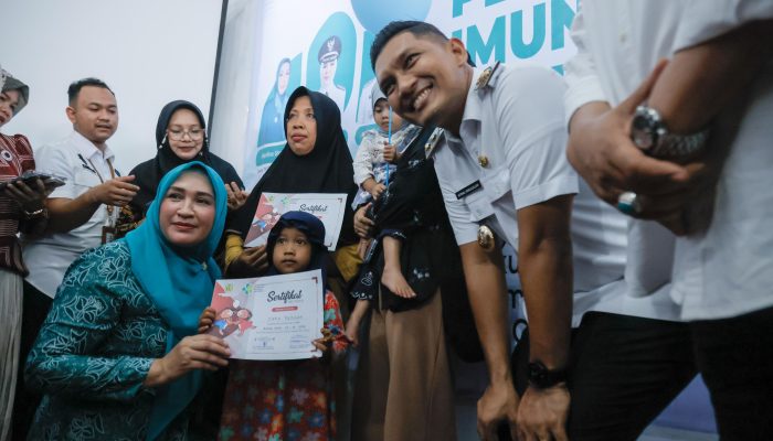 Ketua TP PKK Aceh Kunjungi Posyandu dalam Rangka Pekan Imunisasi Dunia
