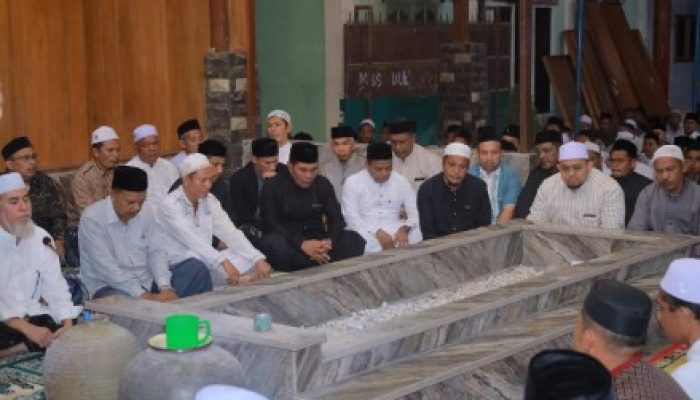 Bupati Aceh Besar Hadiri Haul ke-4 Waled Ulee Titi