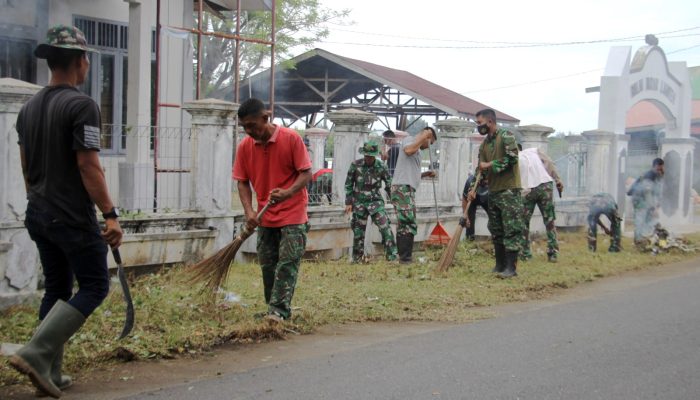 Lestarikan sejarah Aceh, Prajurit Kodam IM dan Warga bersihkan Balai Ikrar Lamteh