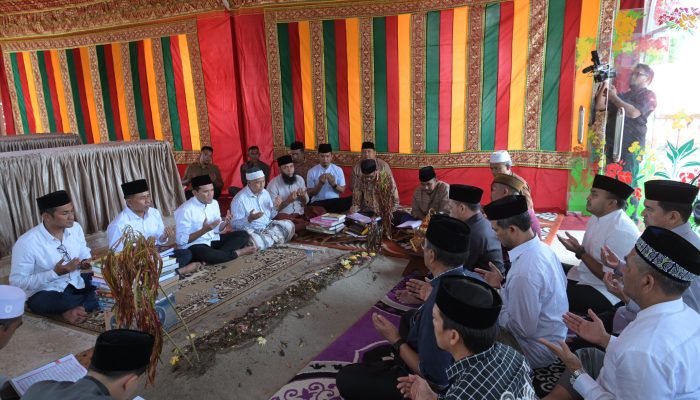 Wagub Fadhlullah dan Istri, Takziah ke Rumah Duka Abati Bakongan
